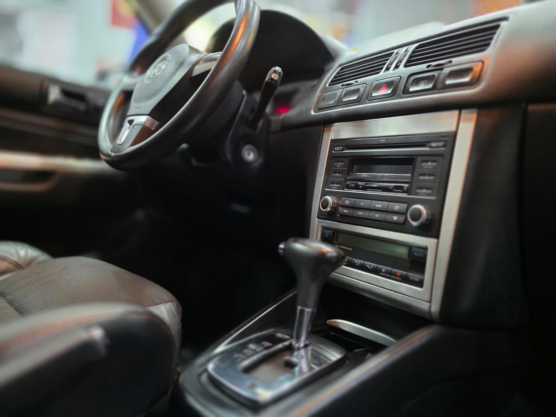 VOLKSWAGEN Golf Sportline 2.0 Mi Total F. 8V Tip.