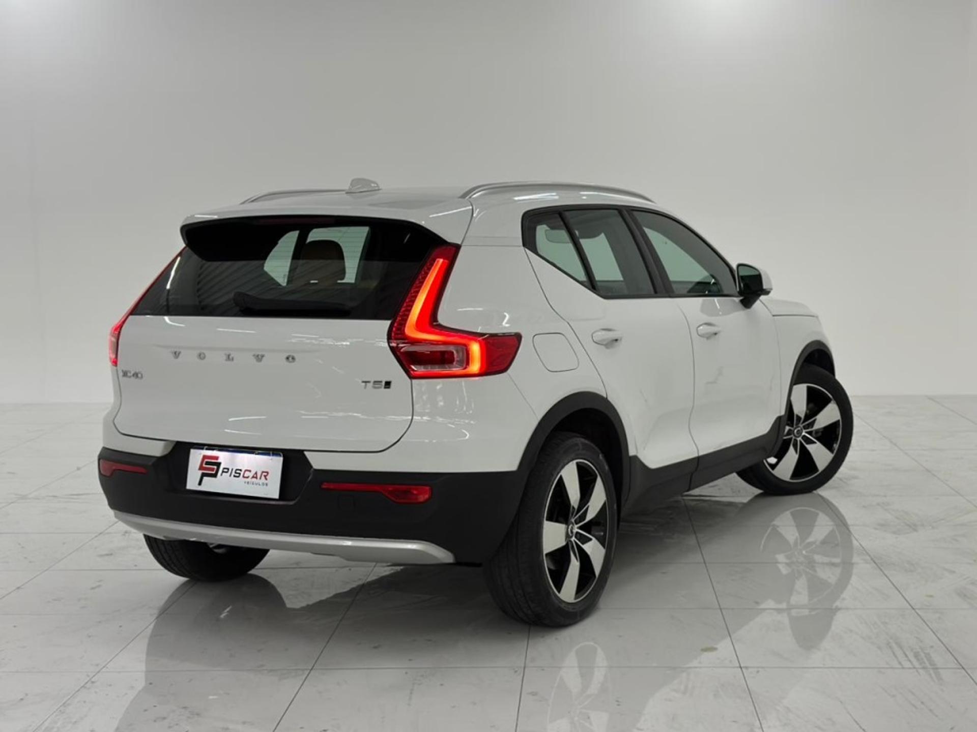 VOLVO XC40 T-5 MOMENTUM 2.0 252cv AWD