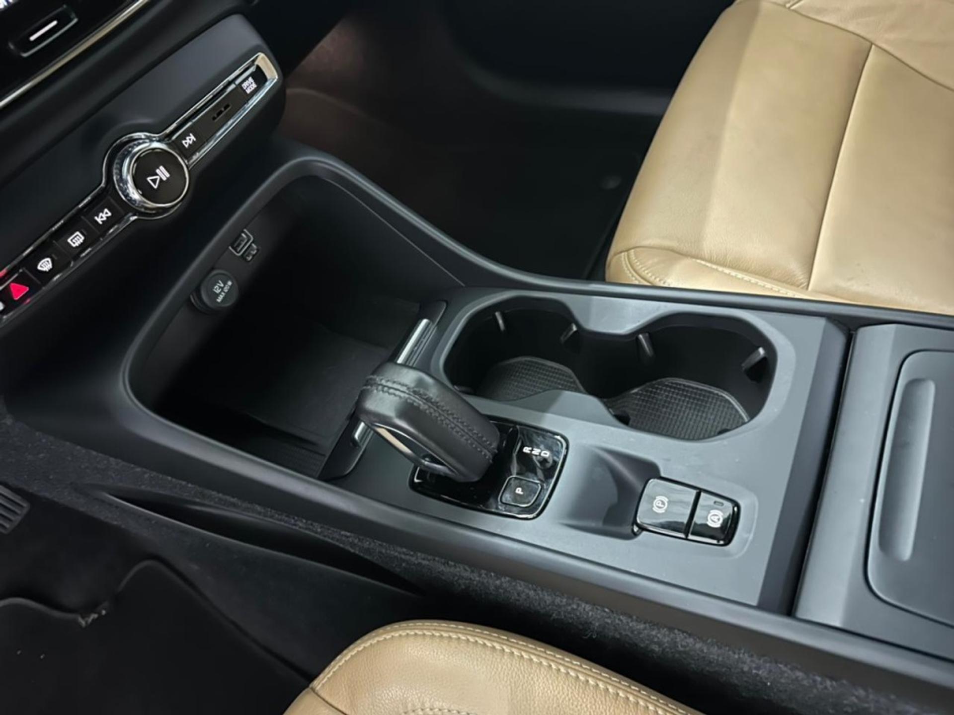 VOLVO XC40 T-5 MOMENTUM 2.0 252cv AWD